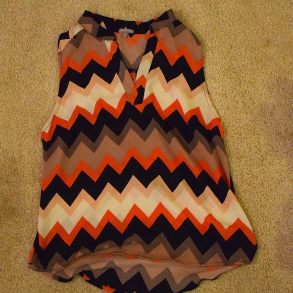 Zigzag Sleeveless Blouse - Picture 1 of 2